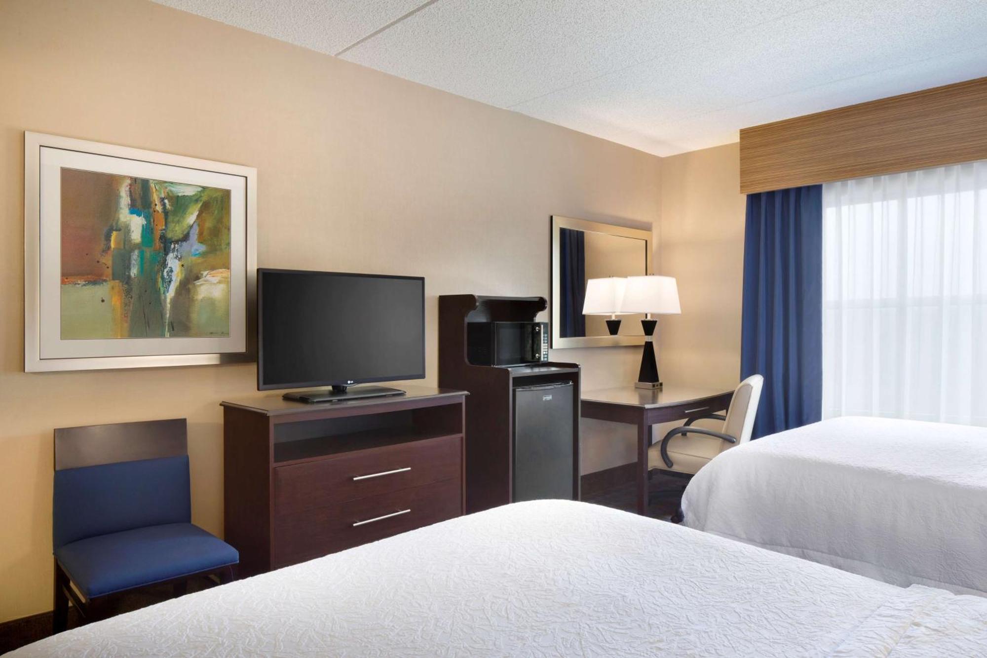 Hampton Inn And Suites Кэмп Спрингс Экстерьер фото