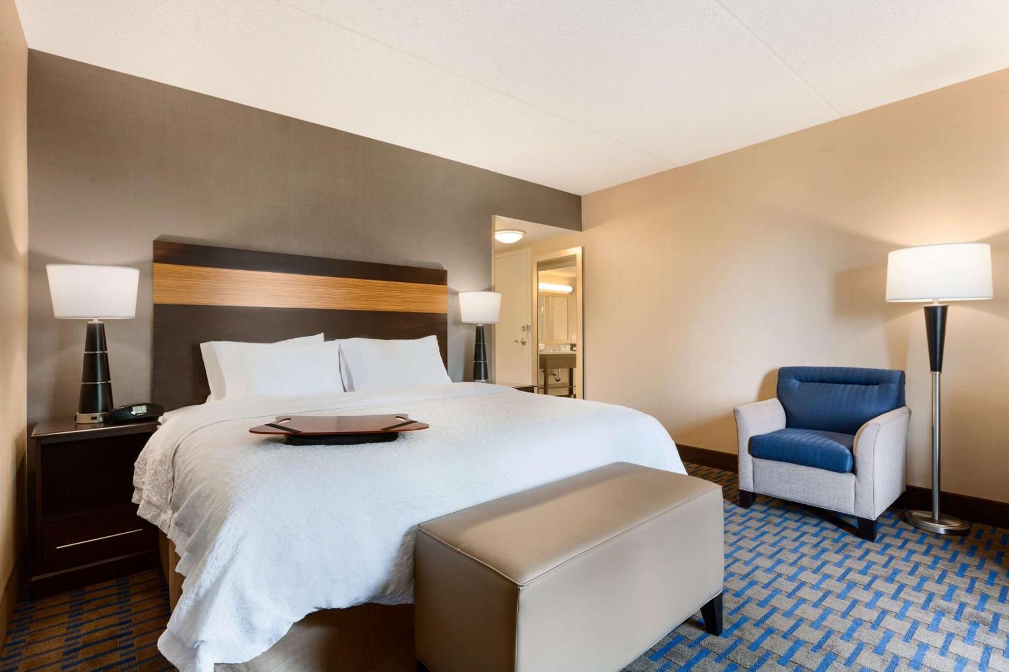 Hampton Inn And Suites Кэмп Спрингс Экстерьер фото