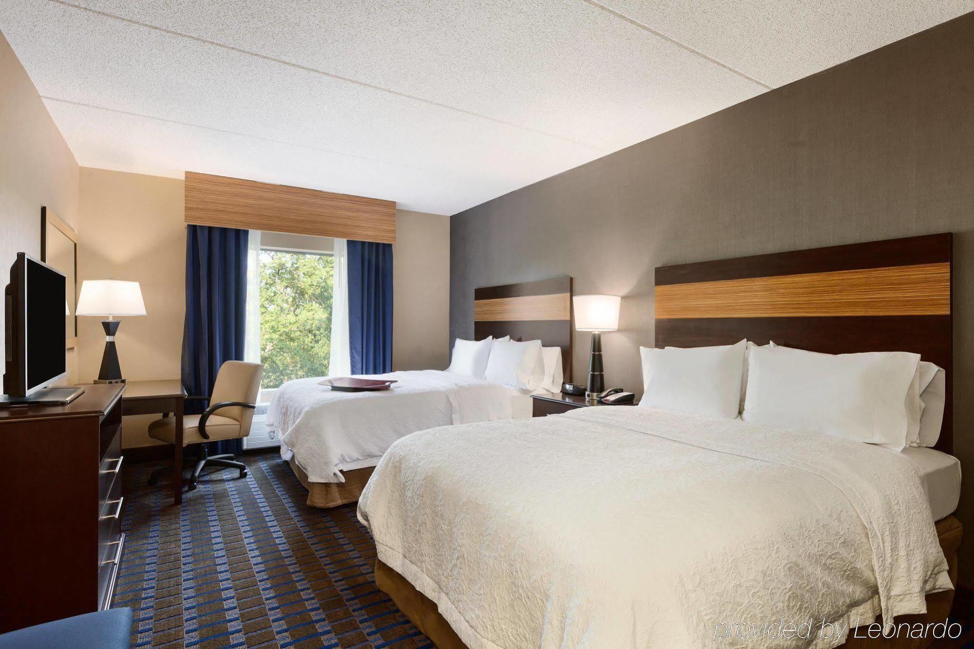 Hampton Inn And Suites Кэмп Спрингс Экстерьер фото