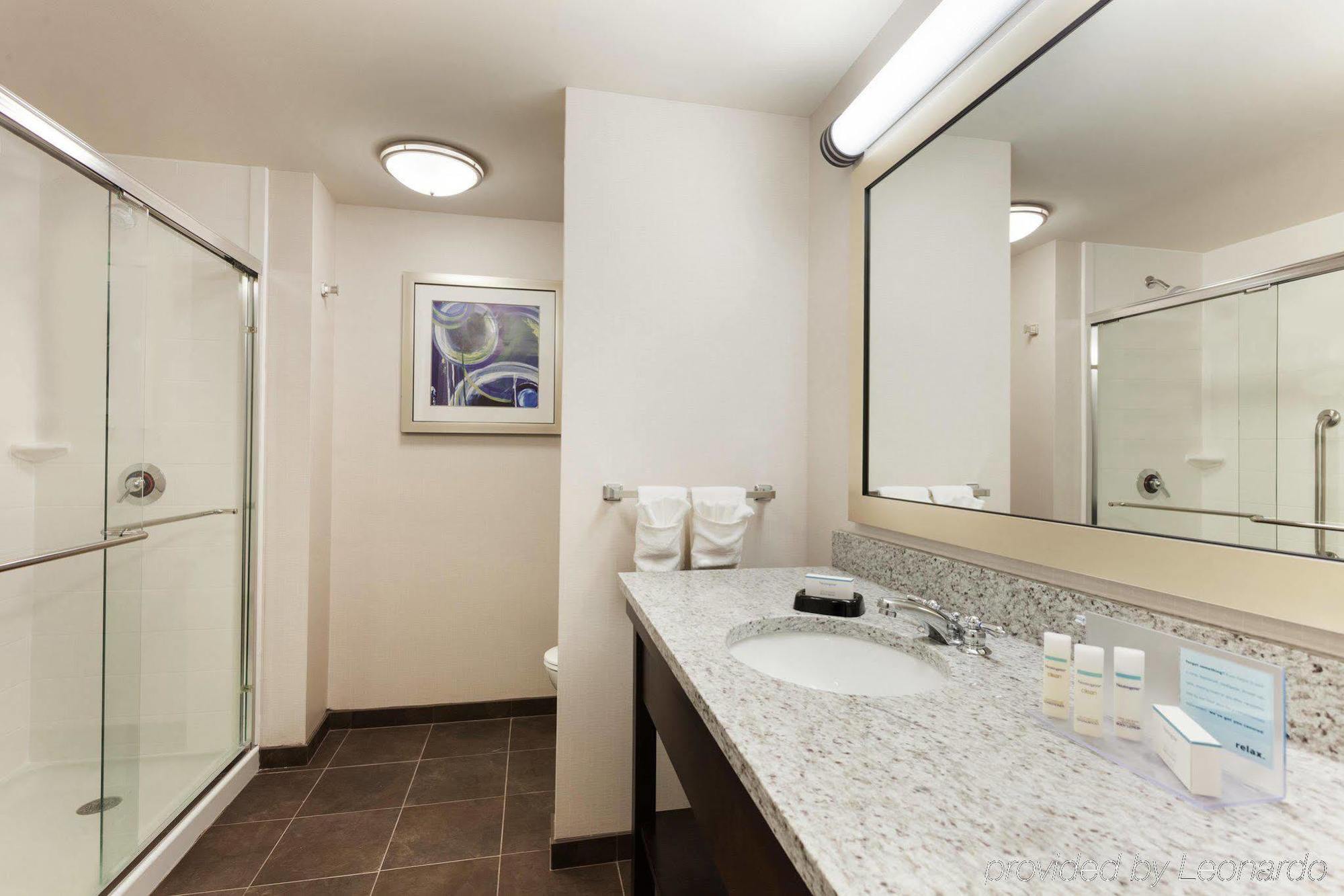 Hampton Inn And Suites Кэмп Спрингс Экстерьер фото